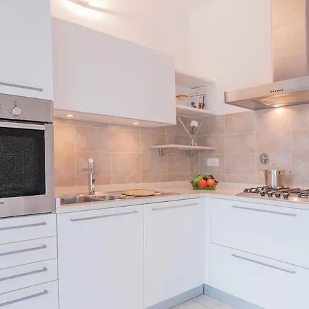 Daire With Terrace San Frediano Area -4 People